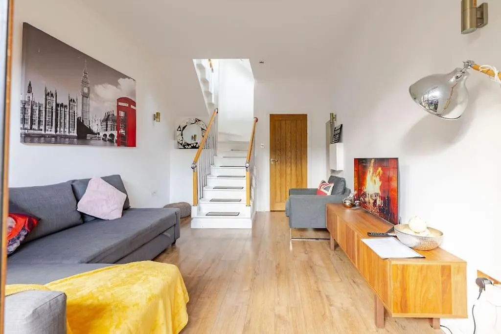 Luxury Apartment Near Canning Town- Free Parking Londra