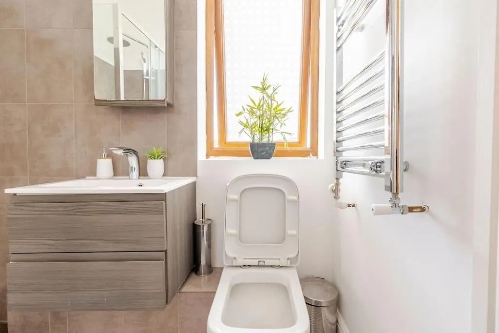 Luxury Apartment Near Canning Town- Free Parking Londra