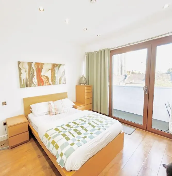 Luxury Apartment Near Canning Town- Free Parking Londra
