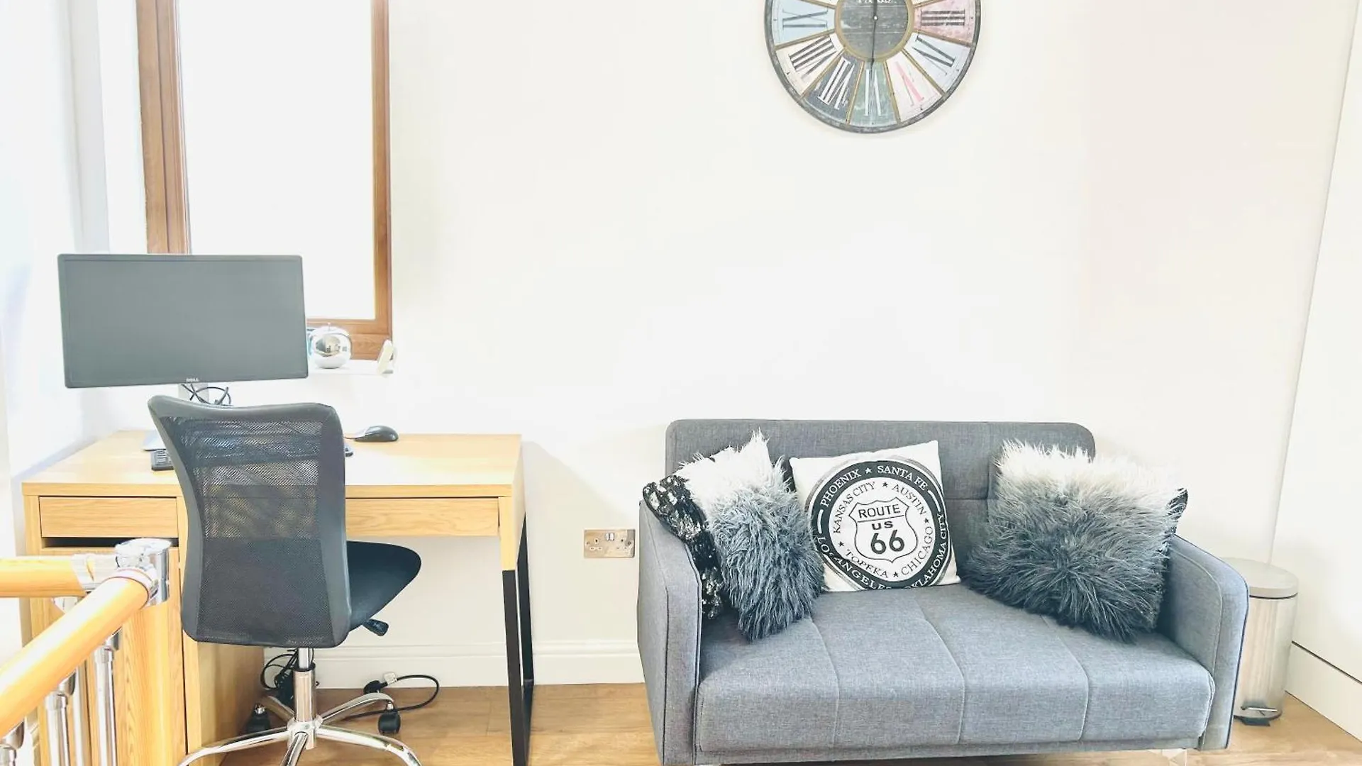Luxury Apartment Near Canning Town- Free Parking London