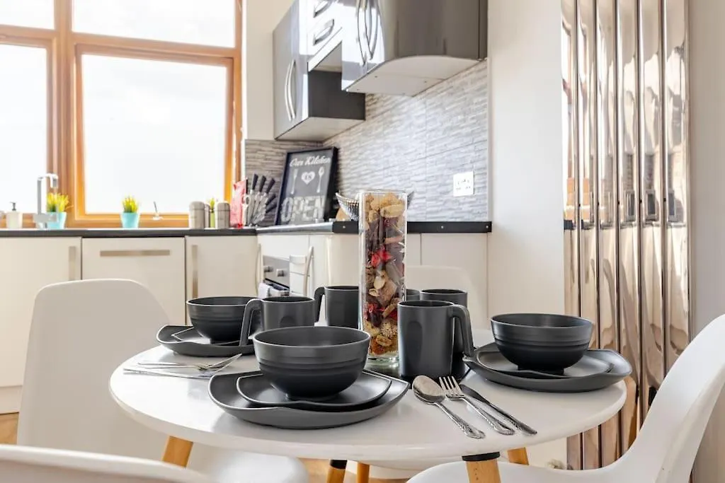 Luxury Apartment Near Canning Town- Free Parking London